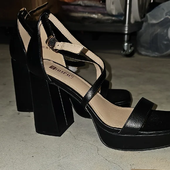Nwot Black Platform Strappy Heels - Picture 2 of 7